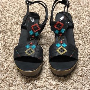 Yellow Box black wedges